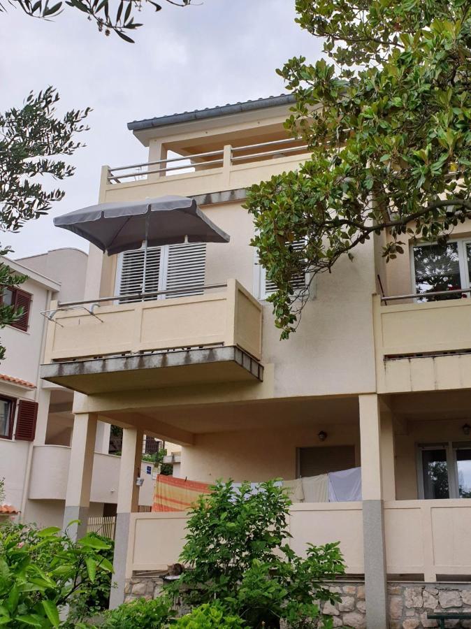 Pende Apartment Banjol Exterior photo